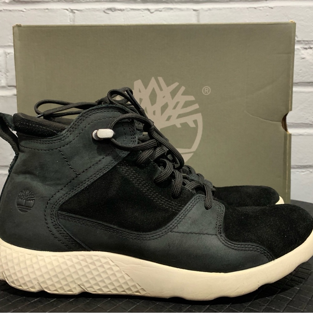 Timberland women’s size 9.5 Black Suede Chukka Boots with White Sole - Picture 6 of 10
